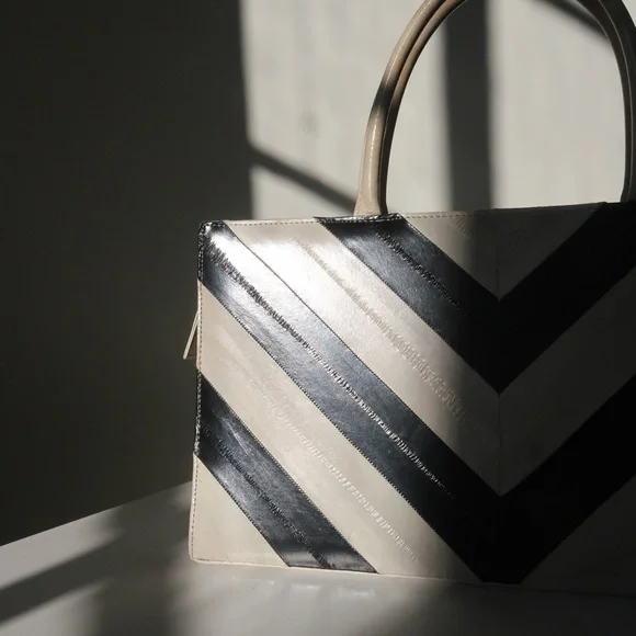 1960s Lee Sands Black and White Chevron Eel Skin Handbag - Picture 2 of 16